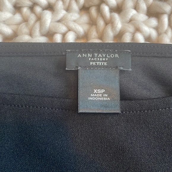 Ann Taylor Top, XSP - Picture 7 of 10